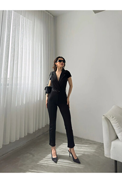 Butik'den Ολόσωμη φόρμα με λαιμόκοψη και ζώνη στη μέση, μαύρη DFL4008