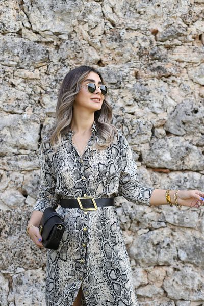 bytugcekaya Φόρεμα με ζώνη με σχέδιο φιδιού