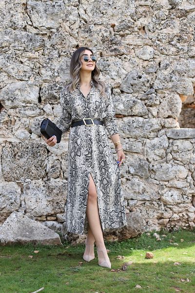 bytugcekaya Φόρεμα με ζώνη με σχέδιο φιδιού