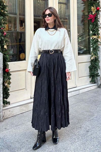 Ceylan Otantik Ecru Knitwear Crop & Black Cropped Bohemian Skirt