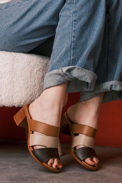Lal Shoes & Bags Дамски чехли Hanoi от естествена кожа с три каишки на ток - кафяви