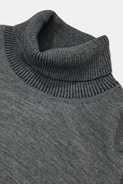 W Collection Gray Turtleneck Long Sleeve Sweater