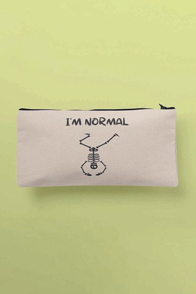 qoeuyl boutique Πορτοφόλι με θήκη για στυλό I'm Normal Printed υφασμάτινη τσάντα μακιγιάζ