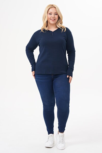 Siyezen Plus Size Three Button Detailed Cotton Lycra Basic Blouse