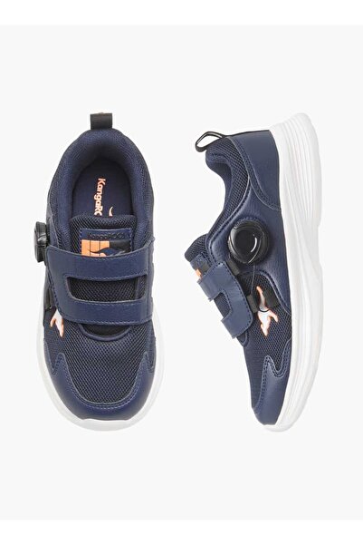 Kangaroos حذاء رياضي للأولاد مزود بخطاف وحلقة للإغلاق