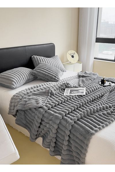 sharpdo Light Luxury Short-Pile Rabbit Fur Thickened Blanket, Suitable for Office Nap Blanket