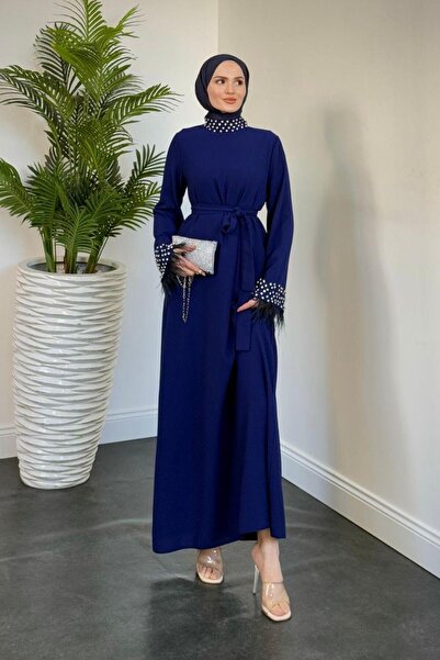 MERVEN AKYÜZ فستان سهرة من الكريب بأكمام ميموزا باللون الأزرق الداكن