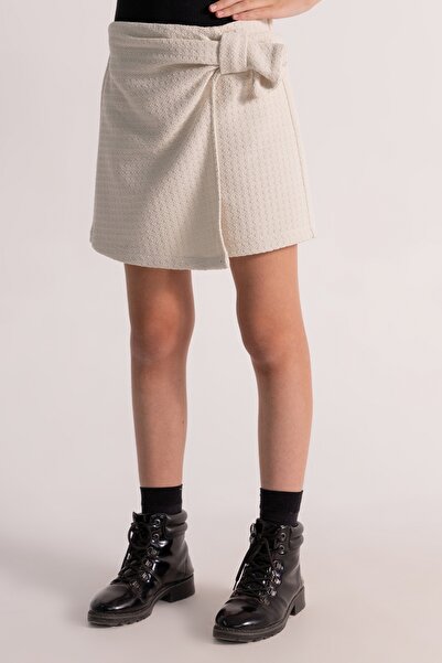 DMB BOYS & GIRLS Set 3 piese pentru fete de 9-14 ani cu pantaloni scurți, fustă, badi și jachetă