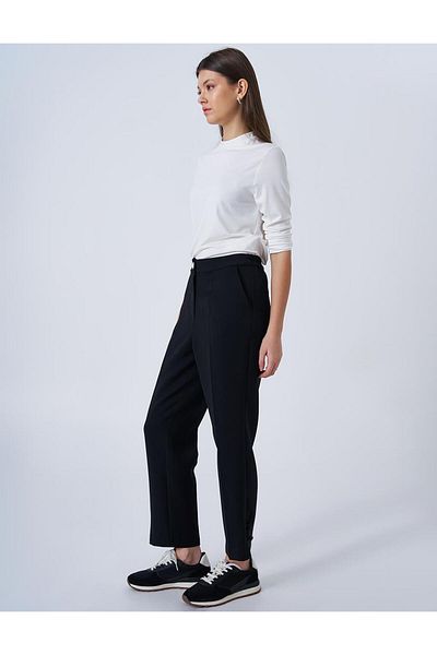 KYR Ironing Trace Pipe Leg Trousers Black