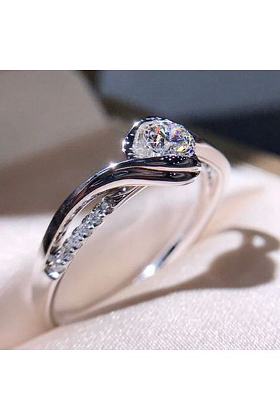 Choice R1122-Silver-8 R1122-Silver خاتم وعد أنيق مطلي بالفضة 925 مرصع بحجر الزركون سوليتير محاط بالسيليكون