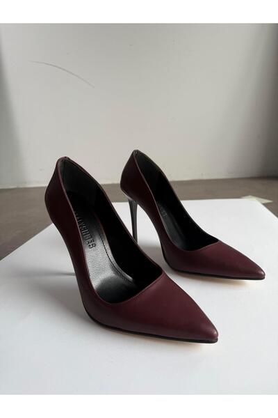 Eataly Shoes حذاء بكعب ومقدمة مدببة باللون العنابي