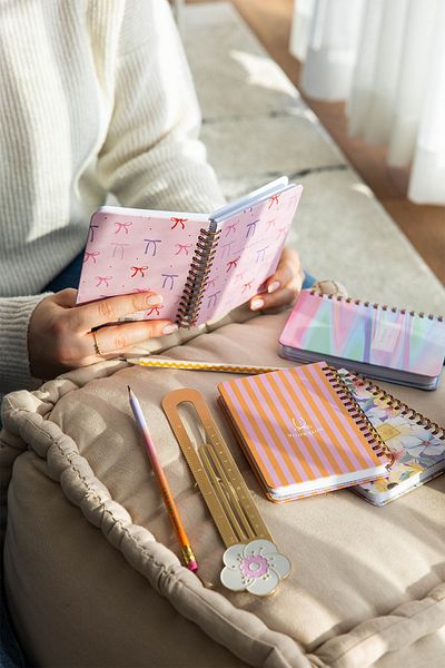 PAPERORA 9X14 cm Hard Cover Spiral Straight-Line Unlined 4-Pocket Notepad Set - Ribbon