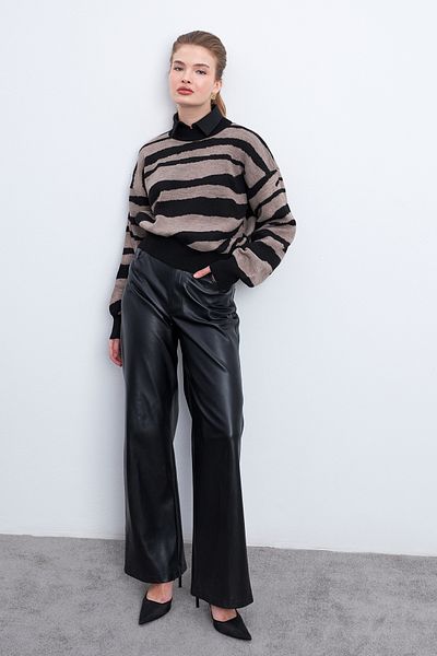 Know Rollkragenpullover mit grafischem Muster in Schwarz - Braun