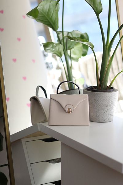 Moom Bag Γυναικεία Κρεμ Ματ Οβάλ Χρυσό Αξεσουάρ Βραδινό Φόρεμα Χειροκίνητη Τσάντα με Πέτρινη Λαβή