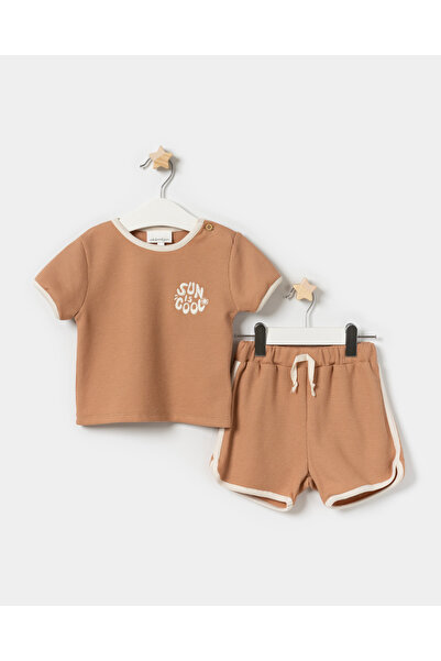Minipodyum طقم صيفي مكون من قطعتين للأطفال الأولاد مع تي شيرت وشورت مطرز