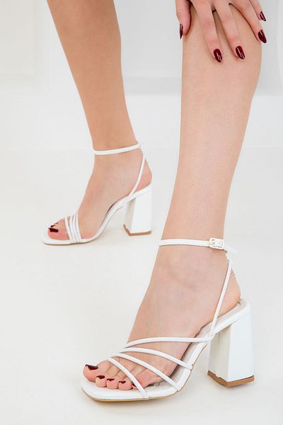 SOHO Klassische Damenschuhe mit Absatz aus weißem Lackleder 20282