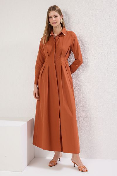 Trendyol Modest Gewebtes Hemdkleid mit Zimtperlendetails TCTSS25EB00088