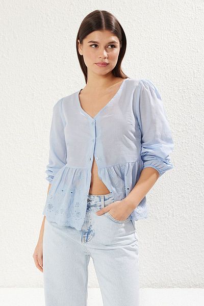 Trendyol Collection Világoskék hímzett szoknyás ing - normál szabású szőtt TWOSS25GO00006