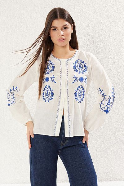 Trendyol Collection Λευκό κέντημα με λεπτομέρεια από ύφασμα κανονικό κανονικό υφαντό πουκάμισο TWOSS25GO00048