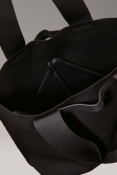 Calvin Klein CK EASE E/W - Totoş Knit vzorovaná taška