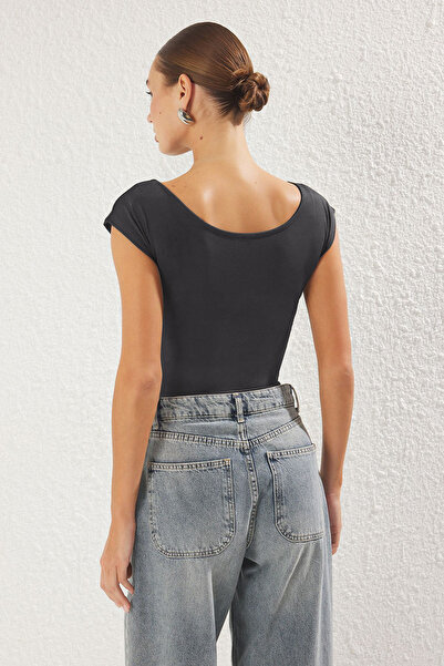 Trendyol Collection Pletené body s lodičkovým výstřihem a pružnými patentkami – antracit, Body Sitting, Twoss24Bd00029