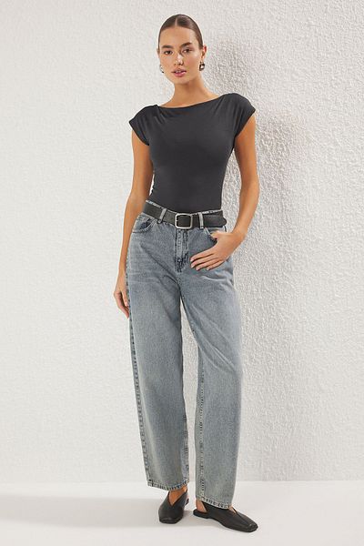 Trendyol Collection Strickkörper mit flexiblem Schnappverschluss und U-Boot-Ausschnitt – Anthrazit, sitzend am Körper, TWOSS24BD00029