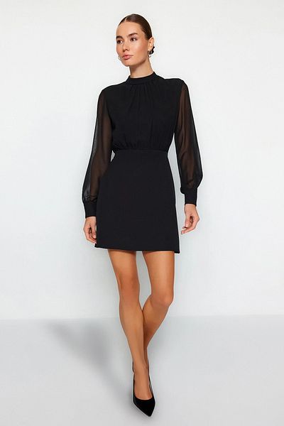 Trendyol Collection Schwarzes A-Linien-Minikleid aus gewebtem Chiffon mit Stehkragen und Futter TWOAW24EL00296