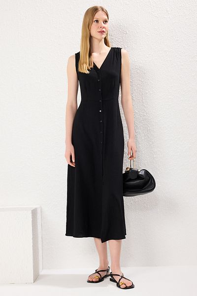 Trendyol Collection Czarna, guzikowa, bezrękawa, tkana sukienka koszulowa midi Twoss24El00442