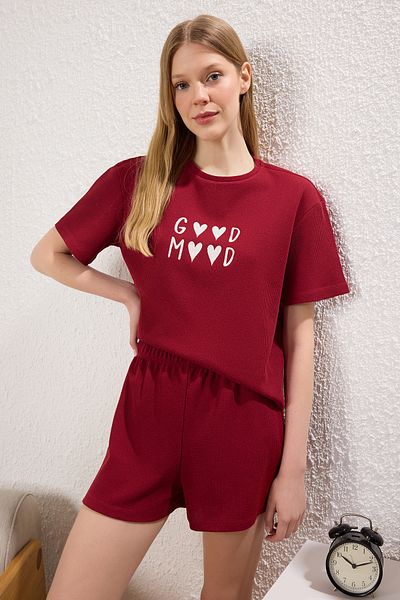 Trendyol Collection Rotes Pyjama-Set mit Waffelmuster und Shorts – THMSS25PT00352