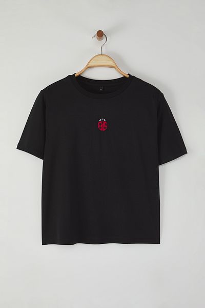 Trendyol Curve Black Crew Neck Embroidered Crop Knitted T-Shirt Plus Size Tbbss25Bf00015