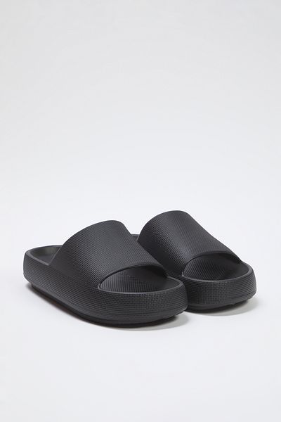 TRENDYOL SHOES Papuci pentru bărbați cu talpă ușoară neagră TAKSS25TE00028