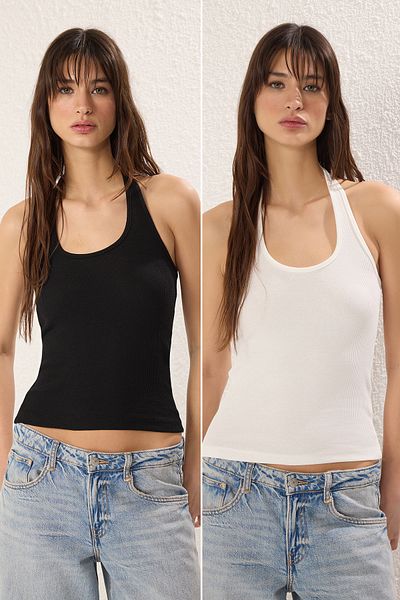 Trendyol Collection Schwarzes und ecrufarbenes 2-teiliges Strick-Unterhemd mit Pool-Ausschnitt und flexibler Passform – TWOSS25AL00049