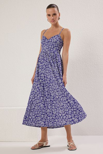 Trendyol Collection Rochie maxi flexibilă cu decolteu în V - mov cu imprimeu floral TWOSS25EL00239