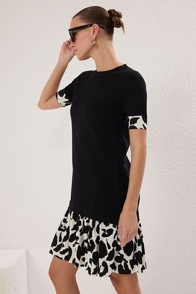 Trendyol Collection Μίνι πλεκτό φόρεμα μαύρο πουά με λαιμόκοψη κοντό μανίκι TWOSS25EL00692