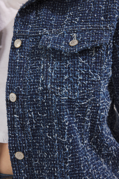 Trendyol Curve Modrá texturovaná džínová bunda Crop Plus Size TBBSS25AG00008