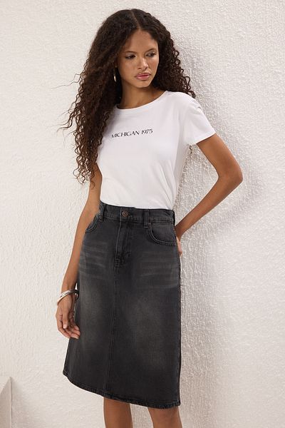 Trendyol Collection Černá zadní elastická midi džínová sukně v pase s detailem rozparku TWOSS25ET00135