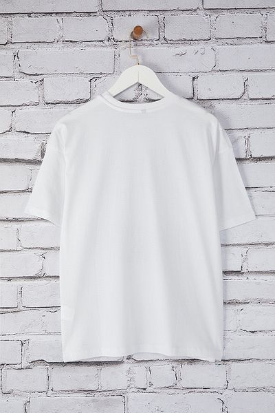 Trendyol Collection Pletené tričko Ecru - třešňový potisk, široký střih TWOSS25TS00122