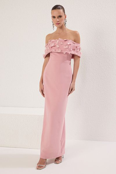 Trendyol Collection Getrocknete Rose, gerade, gerader Schnitt, Blumenapplikation, gewebtes Finike-Maxi-Abendkleid und Heimkehrkleid