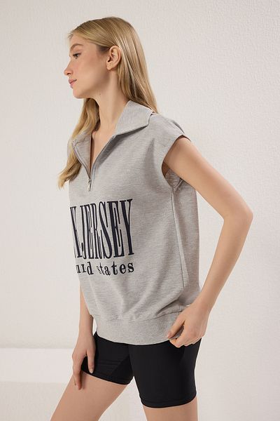 Trendyol Collection Graues Melange-Oversize-T-Shirt – Slogan-Druck, TWOSS25TS00116