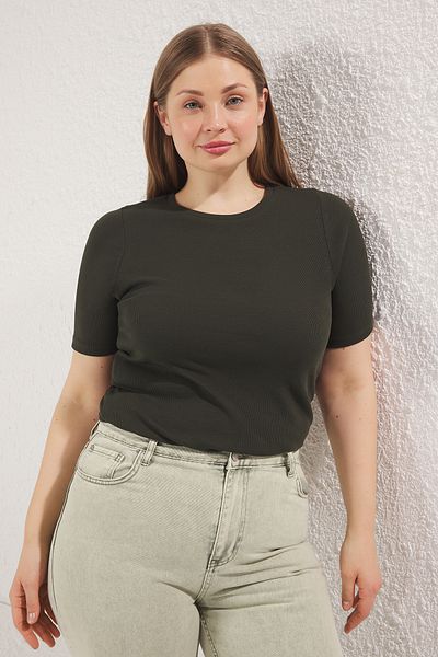 Trendyol Curve Anthrazitfarbene, figurbetonte Strickbluse in Übergröße – TBBSS25AF00104