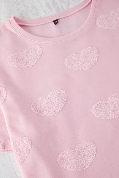 Trendyol Curve Sada pletených pletených pyžama se vzorem růžového srdce Tbbss25Ai00085