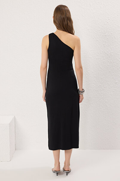 Trendyol Curve Schwarzes, schulterfreies, detailliertes, gestricktes Umstandskleid TBBSS25AH00180