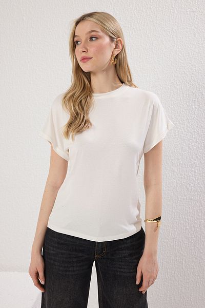 Trendyol Collection Ecru Viscose Content Regular/Normal Cut Crew Neck Knitted T-Shirt Twoss25Ts00167