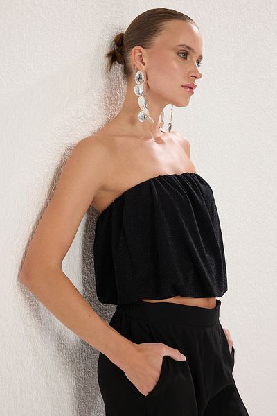 Trendyol Collection Μαύρη στράπλες φόρμα μπαλόνι ασημί πλεκτή κομψή μπλούζα TPRSS25BZ00042