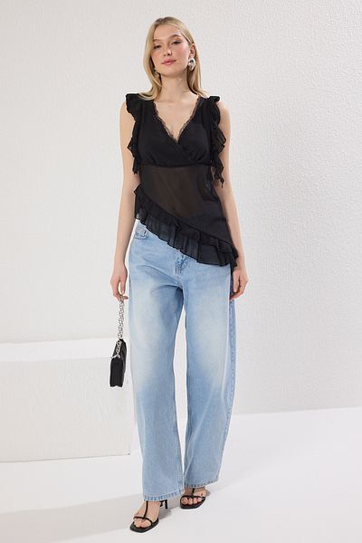 Trendyol Collection Schwarze, durchsichtige, gerüschte, gewebte Chiffonbluse TWOSS25BZ00418