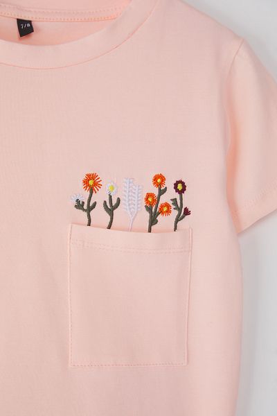 TRENDYOLKIDS Pink Girl Candy - Květinové tričko s krátkým rukávem TKDSS25TS00086