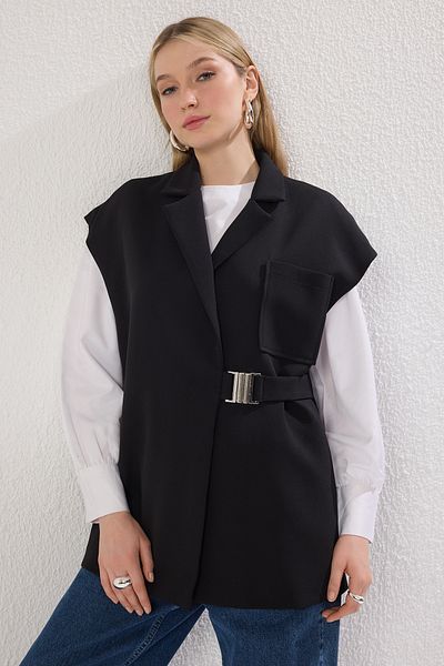 Trendyol Modest Schwarze zweireihige Weste aus gewebtem Stoff mit Verschluss und Schnallenzubehör TCTAW25YL00004