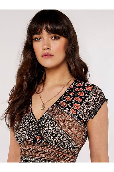 Apricot Halk oyunları gösterisi Maxikleid