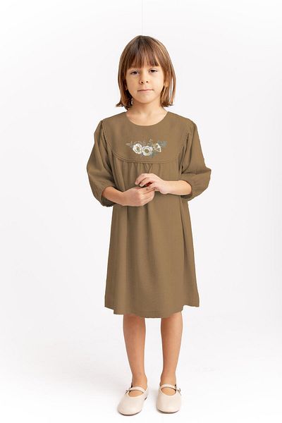 Oliven The Kid Κεντημένο λινό φόρεμα για κορίτσια Caramel από την Robadan Kopanakili