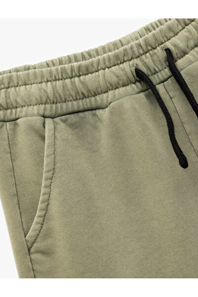 Koton Pamuklu Kapaklı Cep Detaylı Beli Lastikli Şort